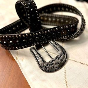 Women’s Western belt with crystals Size L Nocona Belt Co.